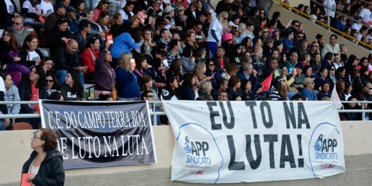 projeto-na-camara-pode-engessar-educacao-em-modelo-fracassado-e-dar-mais-poder-a-sindicatos