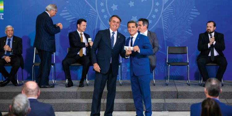 aliados-vao-para-o-cadafalso,-e-bolsonaro-segue-tentando-se-descolar-da-trama-golpista