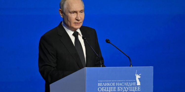 putin-exige-controle-total-de-provincias-ocupadas-para-cessar-fogo,-diz-agencia