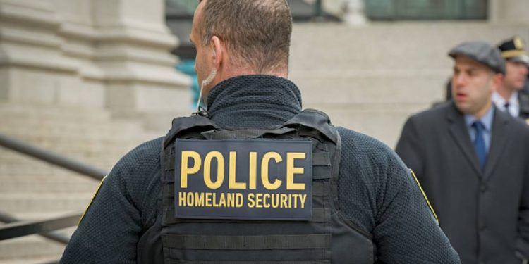 menino-com-cancer-raro-e-deportado-para-honduras-apesar-de-cidadania-dos-eua