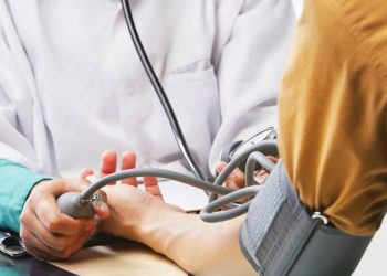 brasileiros-nao-relacionam-pressao-alta-a-risco-cardiaco