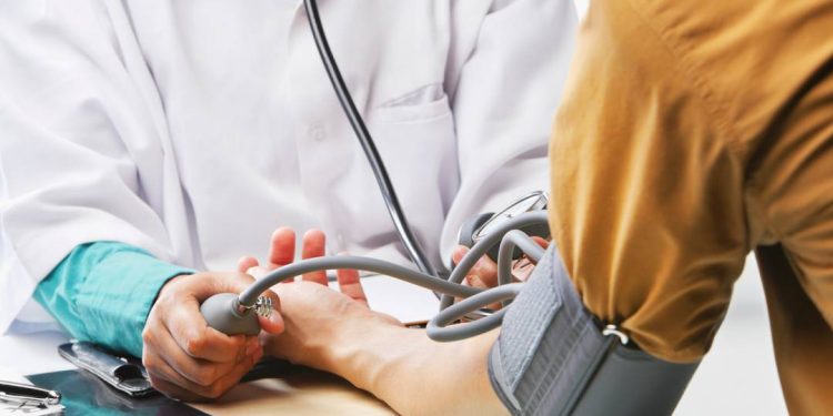 brasileiros-nao-relacionam-pressao-alta-a-risco-cardiaco