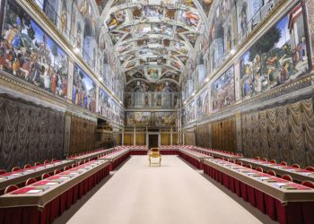 “extra-omnes”:-cardeais-se-trancam-na-capela-sistina-para-eleger-novo-papa