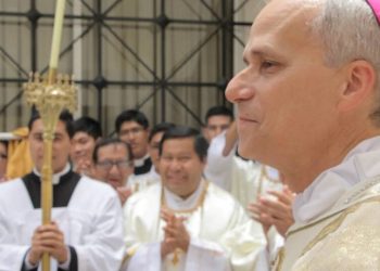 cardeais-elegem-robert-prevost-como-novo-lider-da-igreja-catolica:-papa-leao-xiv