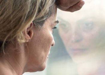 nevoa-mental:-entenda-os-sinais-do-problema-que-afeta-60%-das-mulheres-na-menopausa