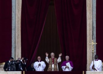papa-leao-xiv:-o-que-significam-o-brasao-e-o-lema-de-prevost-como-bispo