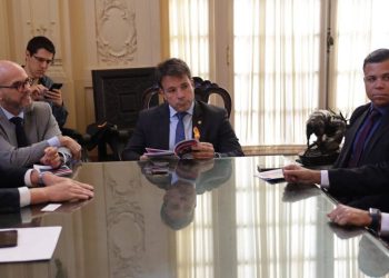 em-dia-de-decisao-do-conclave,-camara-discute-assuntos-religiosos