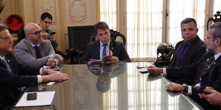 em-dia-de-decisao-do-conclave,-camara-discute-assuntos-religiosos