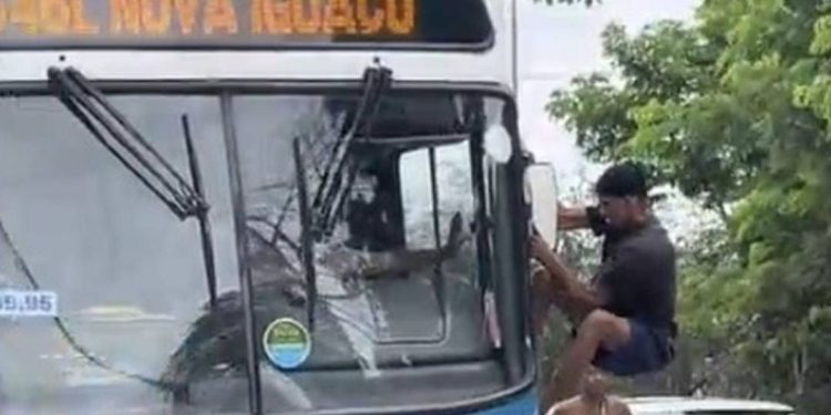 novo-projeto-quer-colocar-policiais-dentro-de-onibus-no-rio