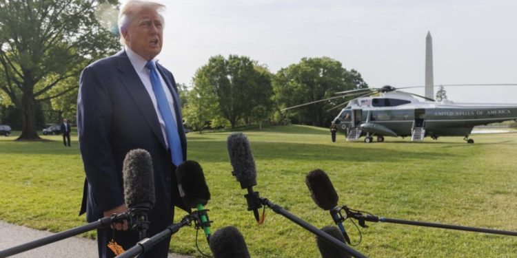 trump-mantera-tarifa-minima-de-10%-nos-acordos-que-forem-negociados-com-novos-paises