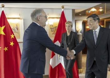 china-e-eua-se-encontraram-em-local-secreto-para-negociar-tarifas,-diz-site