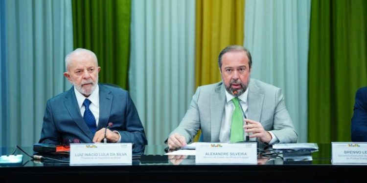 fraude-nos-combustiveis-desafia-governo-lula,-que-responde-com-novos-atos