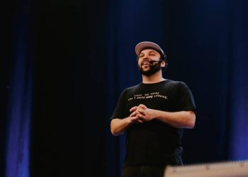 stand-up-comedy-ou-talk-show?-raphael-ganem-se-apresenta-na-barra