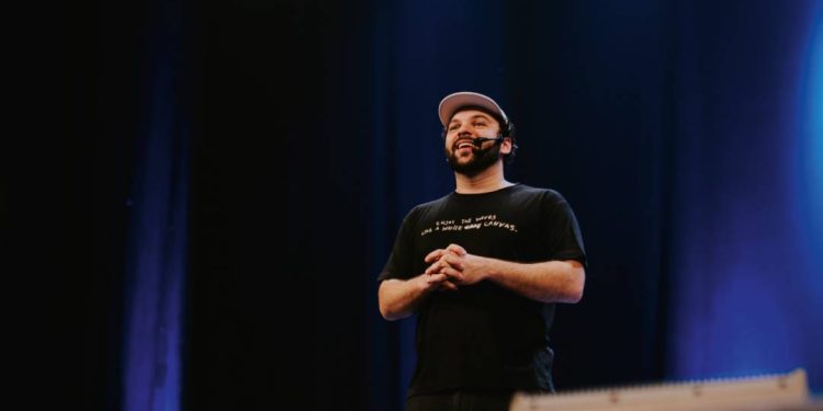 stand-up-comedy-ou-talk-show?-raphael-ganem-se-apresenta-na-barra