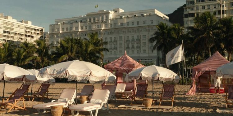 trecho-da-praia-de-copacabana-chama-a-atencao-pelo-estilo-nas-areias
