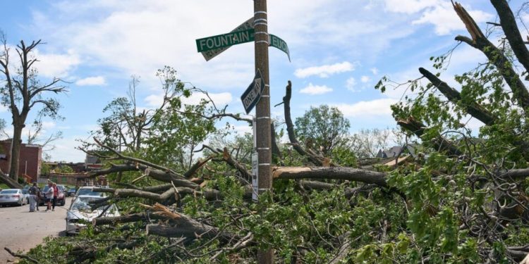 tempestades-e-tornados-deixam-pelo-menos-21-mortos-no-centro-dos-eua