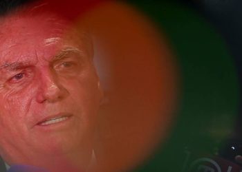 entorno-de-bolsonaro-trabalha-com-ex-presidente-preso-e-incomunicavel-em-2026