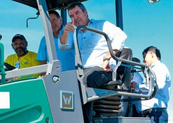 ultimo-dos-tucanos,-eduardo-riedel-e-assediado-por-gigantes-partidarios