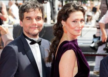 festival-de-cannes:-filme-com-wagner-moura-e-ovacionado-por-dez-minutos