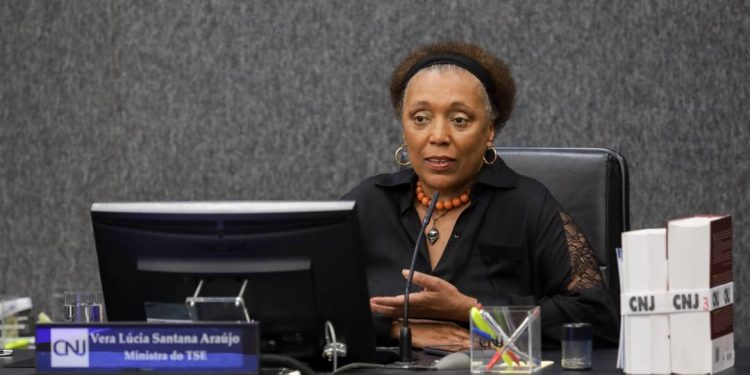 carmen-lucia-denuncia-racismo-contra-ministra-em-evento-sobre…-racismo