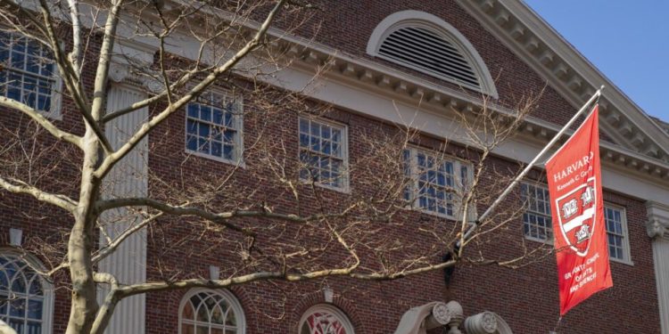 harvard-processa-governo-trump-por-impedir-matricula-de-estrangeiros