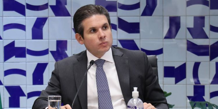 irritado-com-criticas,-motta-cita-injustica-e-cobra-lideres-partidarios