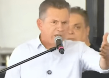 governador-de-mt,-mauro-mendes-e-vaiado-em-evento-de-assentados-com-lula