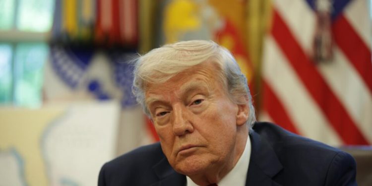 trump-adia-tarifas-de-50%-sobre-produtos-da-uniao-europeia