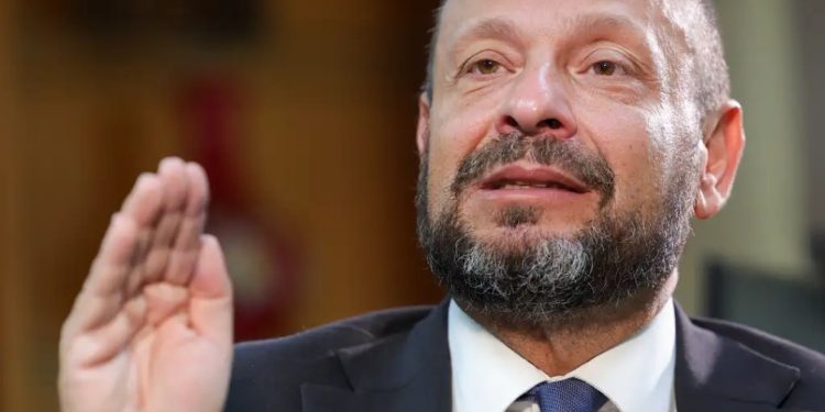 escalado-em-reacao-a-crise,-novo-presidente-do-inss-ja-e-alvo-de-fritura
