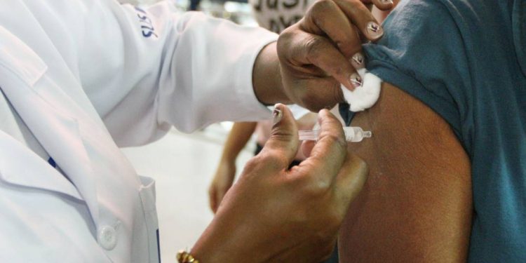 fiocruz-alerta-para-alto-risco-de-influenza;-veja-pontos-de-vacinacao