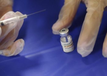 eua-retiram-recomendacao-da-vacina-contra-covid-19-para-criancas-e-gestantes