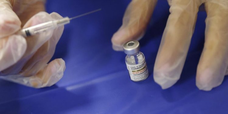 eua-retiram-recomendacao-da-vacina-contra-covid-19-para-criancas-e-gestantes