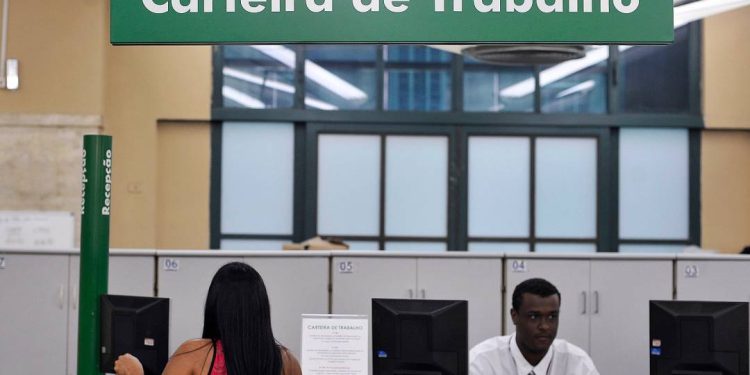 desemprego-fica-em-6,6%-e-emprego-formal-atinge-novo-recorde