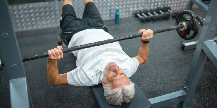 potencia-ou-forca?-a-estrategia-na-musculacao-que-mais-beneficia-idosos