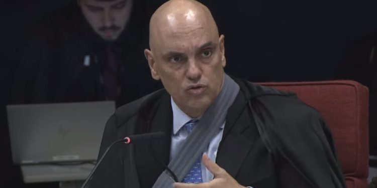 governo-trump-repreendeu-moraes-por-bloquear-redes-sociais-americanas