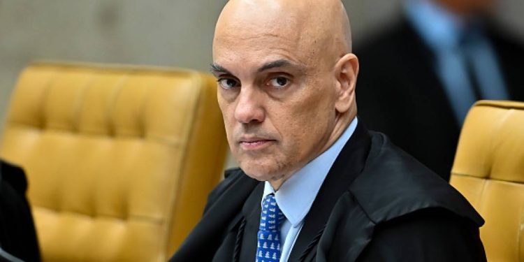ny-times-diz-que-decisao-de-trump-de-restringir-vistos-mira-moraes