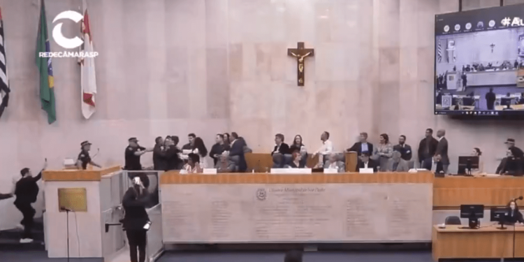 sp:-sindicalista-vai-para-cima-de-vereador-do-pl-em-debate-sobre-mototaxi