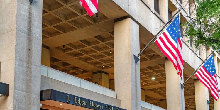 eua-prendem-funcionario-que-tentou-vender-segredos-de-estado-por-discordar-dos-“valores-de-trump”