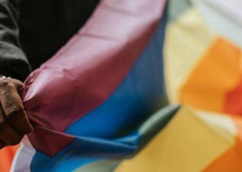video-emociona-mostrando-significado-da-bandeira-do-arco-iris