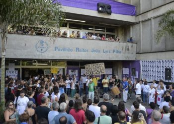 evento-em-universidade-publica-tem-defesa-do-hamas-e-venda-de-camisas-do-hezbollah