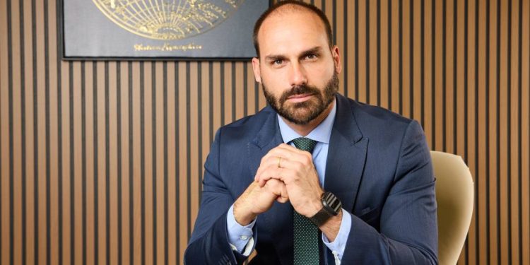 ‘stf-se-relaciona-com-outros-poderes-na-base-da-extorsao’,-diz-eduardo