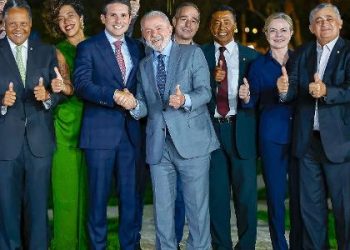 amanda-klein:-lula-acena-a-motta,-mas-na-politica-nao-ha-abraco-de-afogados