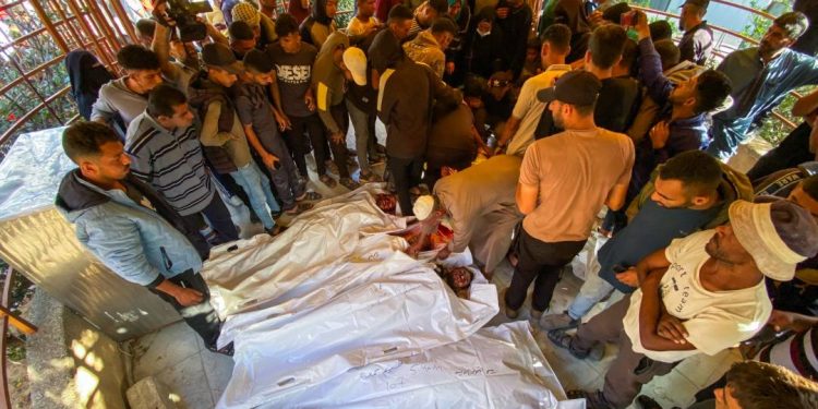 tropas-de-israel-abrem-fogo-perto-de-centro-de-distribuicao-de-comida-em-gaza-e-matam-27