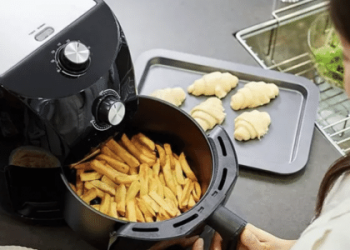 pode-colocar-papel-aluminio-na-air-fryer?-atencao,-depende-da-marca!