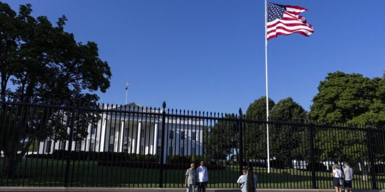 eua-desmontam-rede-iraniana-de-trafico-humano-na-california