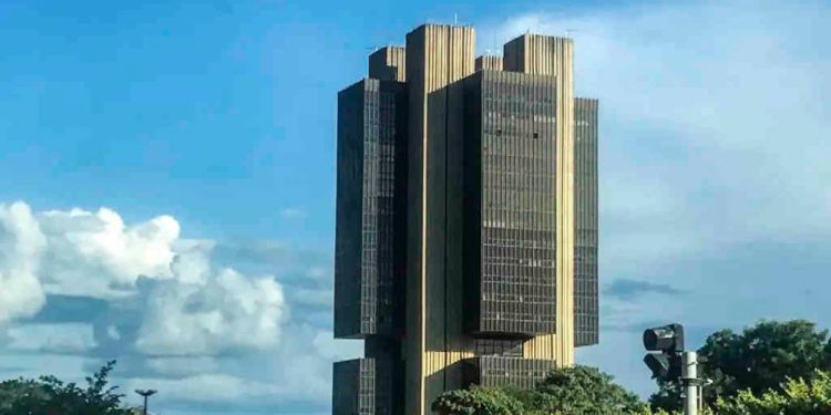 empresas-estatais-tiveram-prejuizo-recorde-bilionario-entre-janeiro-e-abril,-diz-banco-central