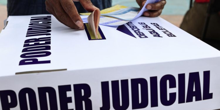 alta-abstencao-e-protestos-nas-urnas-marcam-primeira-eleicao-de-juizes-no-mexico