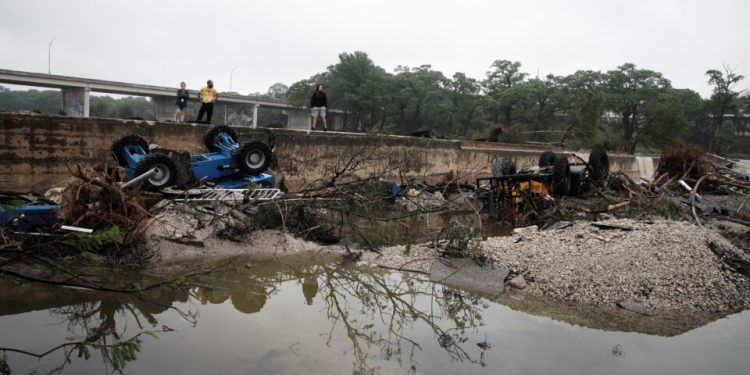 acampamento-cristao-no-texas-confirma-morte-de-27-meninas-e-instrutores