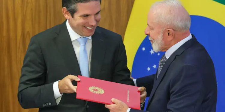 sem-encontro-marcado-com-lula,-motta-diz-querer-dialogar-com-todos