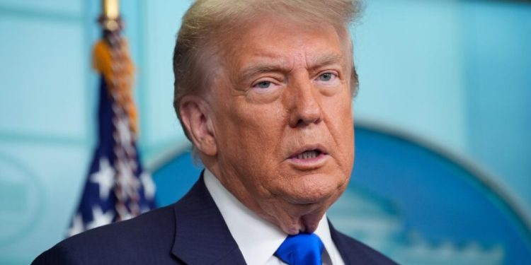 trump-processa-california-pela-alta-nos-precos-dos-ovos